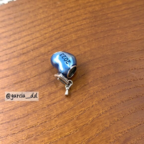 Blue 2023 Graduation Heart Charm - Picture 4 of 5